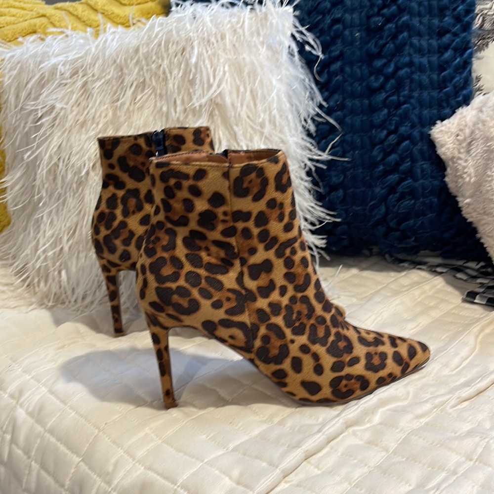 Cheetah print heeled booties - Picture 2 of 6